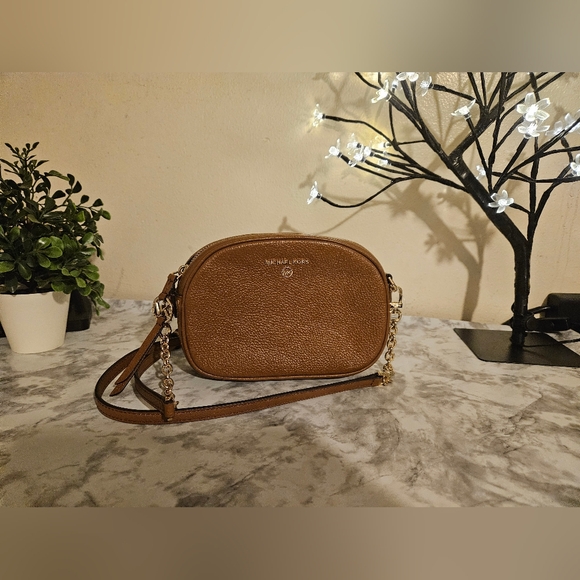 Handbags - Michael Kors Jet Set Crossbody Camera Bag NWOT 💕